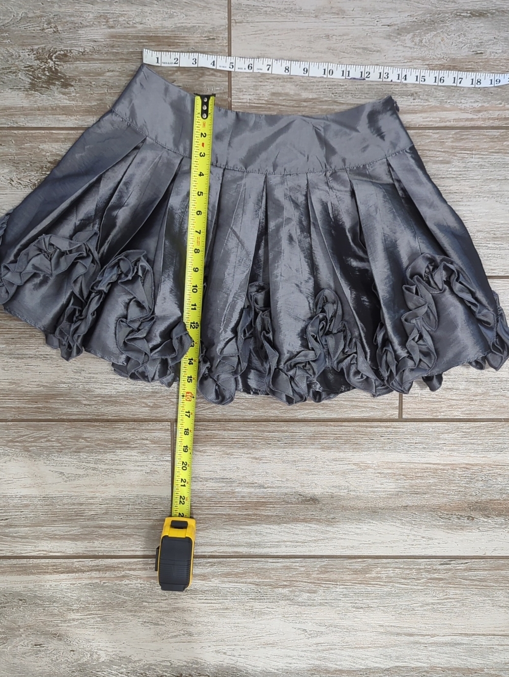 Vintage XXI Forever 21 Y2K Gunmetal Pewter Ruffle Mini Skirt Small - Picture 8 of 8